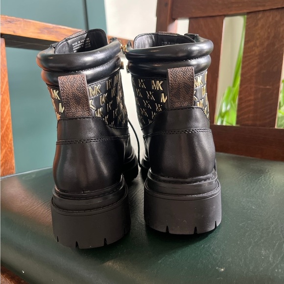 NEW, never worn!! COOL Michael Kors Black and Gold Ankle Boots! BEAUTIFUL ♥️ - Picture 5 of 10